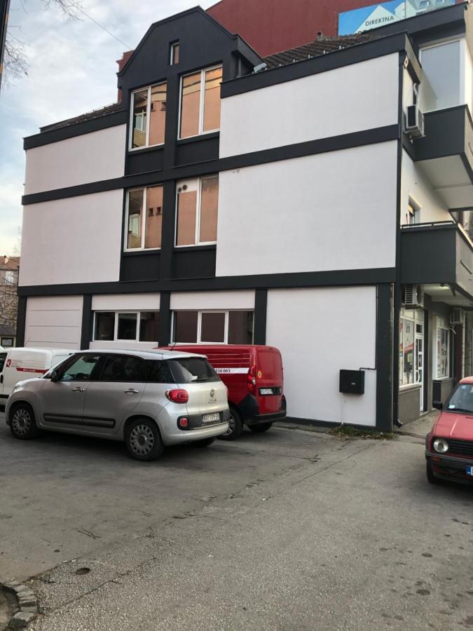 Duga Apartmani Κραγκούγιεβατς Εξωτερικό φωτογραφία